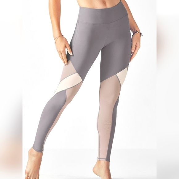 Fabletics Mid Rise Mesh Powerhold Legging in Sandstorm Sandstone & Vanilla Sz S - Picture 1 of 9